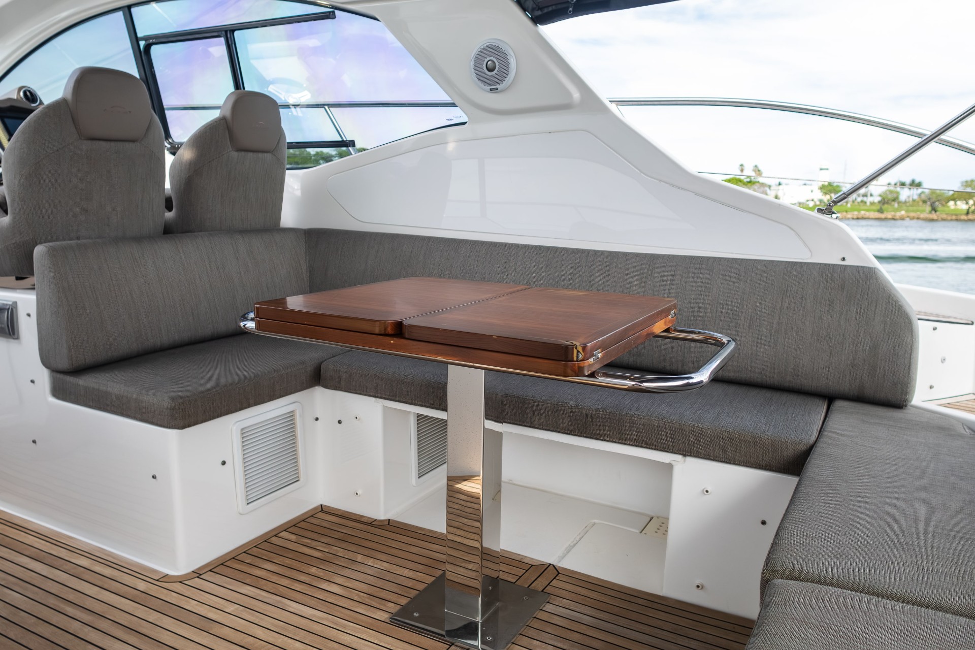 Yacht Photo 16